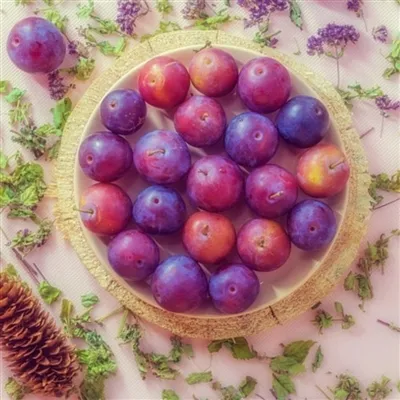 How to weed the plum tree